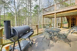 5 Mi to West Point Lake: Group Getaway Near Town