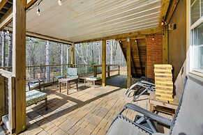 5 Mi to West Point Lake: Group Getaway Near Town