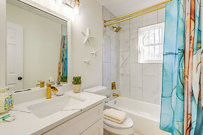 6 Mi to Fun Spot America: Family Home w/ Workspace