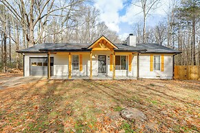 6 Mi to Fun Spot America: Family Home w/ Workspace