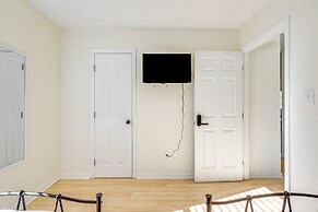 6 Mi to Fun Spot America: Family Home w/ Workspace