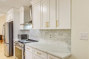 6 Mi to Fun Spot America: Family Home w/ Workspace