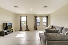 Canal-front Home w/ Pool & Hot Tub in Apollo Beach