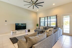 Canal-front Home w/ Pool & Hot Tub in Apollo Beach