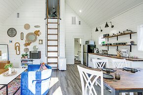 Fire Pit, Deck & Grill: Charming Rusk Cabin!