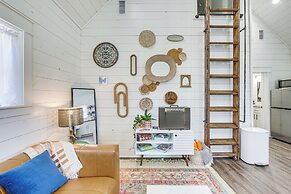 Fire Pit, Deck & Grill: Charming Rusk Cabin!