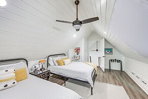 Fire Pit, Deck & Grill: Charming Rusk Cabin!