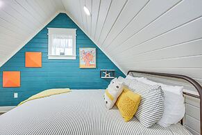 Fire Pit, Deck & Grill: Charming Rusk Cabin!