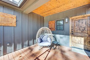 Fire Pit, Deck & Grill: Charming Rusk Cabin!