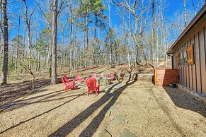 Fire Pit, Deck & Grill: Charming Rusk Cabin!