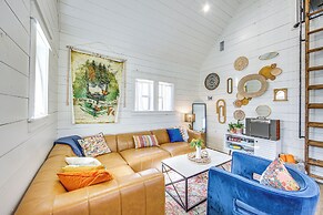 Fire Pit, Deck & Grill: Charming Rusk Cabin!