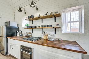 Fire Pit, Deck & Grill: Charming Rusk Cabin!