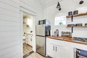 Fire Pit, Deck & Grill: Charming Rusk Cabin!