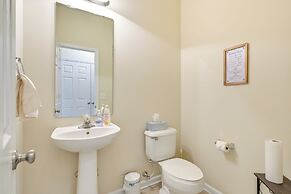 3 Mi to Concord Mills: Inviting Home w/ Fire Pit!