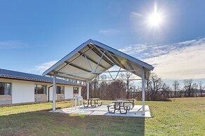 Walk to Oakland City University: Modern Apartment!