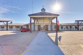 Walk to Oakland City University: Modern Apartment!