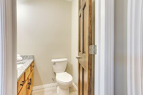 Walk to Oakland City University: Modern Apartment!