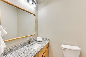 Walk to Oakland City University: Modern Apartment!