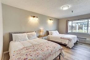 Walk to Oakland City University: Modern Apartment!