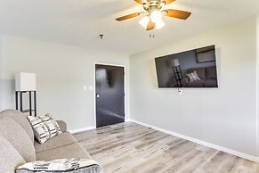 Walk to Oakland City University: Modern Apartment!