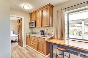 Walk to Oakland City University: Modern Apartment!