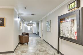 Half-mi to Oakland City Golf Club: Sleek Apartment