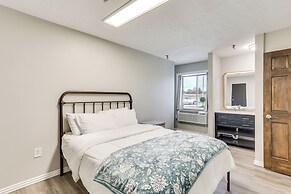 < 1 Mi to Oakland City University: Cozy Apartment