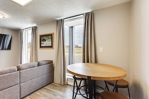 < 1 Mi to Oakland City University: Cozy Apartment