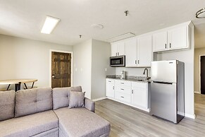 < 1 Mi to Oakland City University: Cozy Apartment