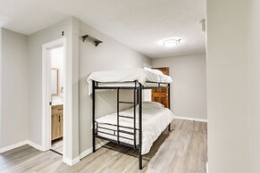 < 1 Mi to Oakland City University: Cozy Apartment