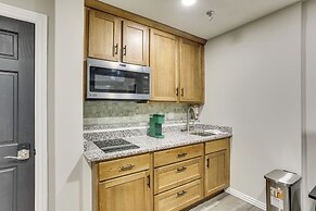 Oakland City Apartment: Close to Dtwn
