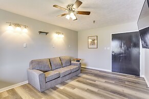 Golf, Shop, Tour & More: Oakland City Apartment