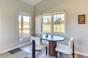 Golf Course Views: Oakland City Retreat