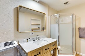 Golf Course Views: Oakland City Retreat