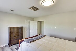 Golf Course Views: Oakland City Retreat