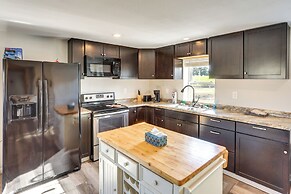 Golf Course Views: Oakland City Retreat