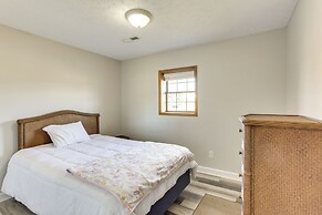 Golf Course Views: Oakland City Retreat