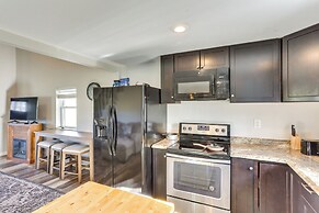 Golf Course Views: Oakland City Retreat