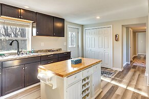 Golf Course Views: Oakland City Retreat