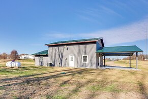 Golf Course Views: Oakland City Retreat