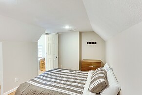 Golf Course Views: Oakland City Retreat