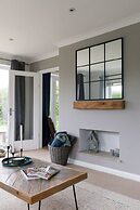 Beach House for 8 With hot tub Garden