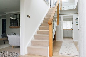 Beach House for 8 With hot tub Garden