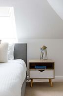 Beach House for 8 With hot tub Garden