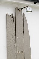 Beach House for 8 With hot tub Garden