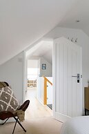 Beach House for 8 With hot tub Garden