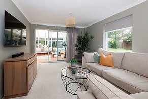 Stylish 4 Bed Home Close to Beach