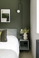 Stylish 4 Bed Home Close to Beach