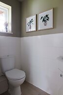 Stylish 4 Bed Home Close to Beach