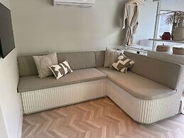 Stylish 4 Bed Home Close to Beach